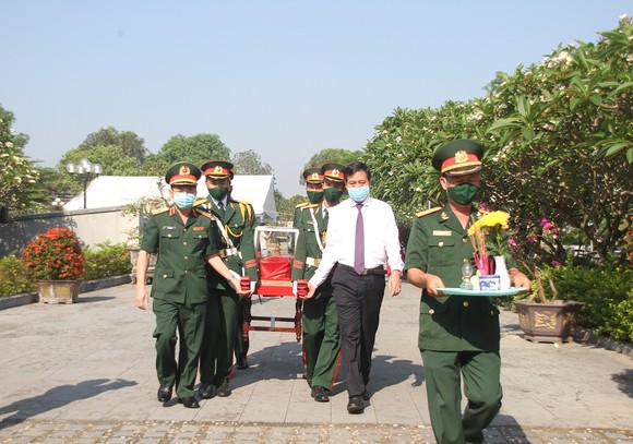 Quảng Trị: Tiếp nhận và an táng hài cốt liệt sĩ là quân tình nguyện, chuyên gia Việt Nam hy sinh tại Lào ảnh 7