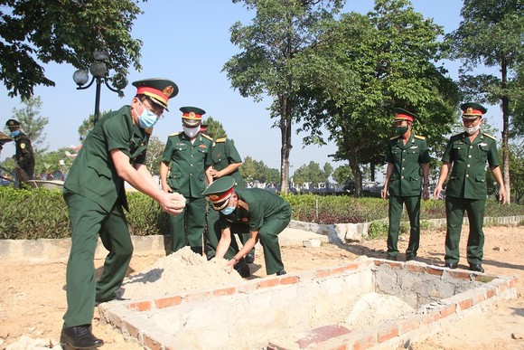 Quảng Trị: Tiếp nhận và an táng hài cốt liệt sĩ là quân tình nguyện, chuyên gia Việt Nam hy sinh tại Lào ảnh 9