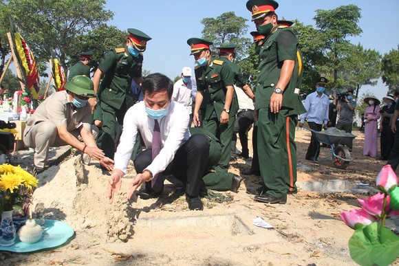 Quảng Trị: Tiếp nhận và an táng hài cốt liệt sĩ là quân tình nguyện, chuyên gia Việt Nam hy sinh tại Lào ảnh 10