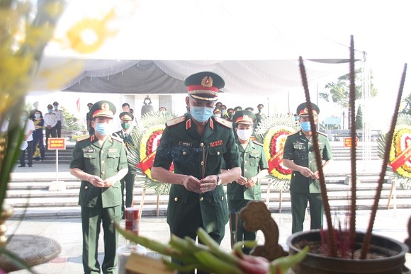 Quảng Trị: Tiếp nhận và an táng hài cốt liệt sĩ là quân tình nguyện, chuyên gia Việt Nam hy sinh tại Lào ảnh 6
