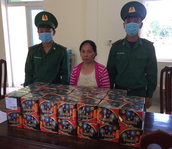 Phát hiện 60 kg pháo nổ giấu trong thùng hoa quả ảnh 1