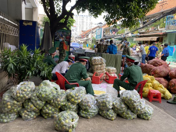Phó Bí thư Thành ủy TPHCM Nguyễn Hồ Hải: Phải tìm mọi cách bảo vệ bà con, nếu không sau này sẽ ân hận ảnh 2