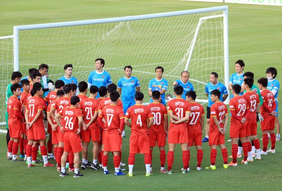 4 gương mặt bổ sung cho tuyển Việt Nam: Của để dành cho tương lai? ảnh 1