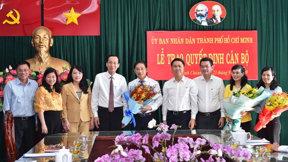 Phê chuẩn kết quả bầu Chủ tịch UBND huyện Bình Chánh với đồng chí Đào Gia Vượng ảnh 2