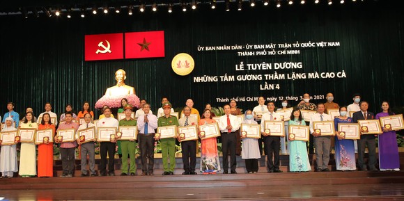 TPHCM tuyên dương 129 tấm gương thầm lặng mà cao cả ảnh 1
