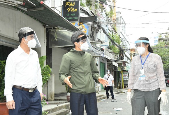 Phó Thủ tướng Vũ Đức Đam yêu cầu: Cách ly nghiêm ngặt, tránh 'bên ngoài giăng dây, bên trong lỏng lẻo' ảnh 4