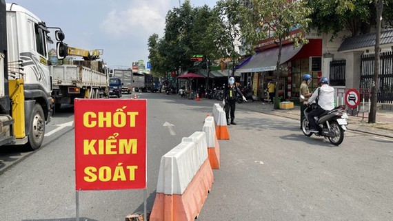 TPHCM: Những trường hợp được ra đường sau 18 giờ hàng ngày ảnh 1