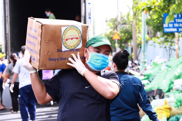 TPHCM lập trung tâm tiếp nhận và hỗ trợ hàng hóa thiết yếu ảnh 1