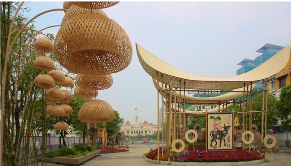 Phòng dịch Covid-19 khi tham quan Đường hoa Nguyễn Huệ ảnh 10