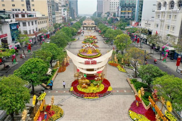 Phòng dịch Covid-19 khi tham quan Đường hoa Nguyễn Huệ ảnh 2