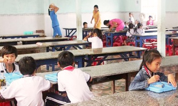 Thu “khống” trên 130 triệu đồng tiền ăn của học sinh, hiệu trưởng bị kiểm điểm rút kinh nghiệm ảnh 1