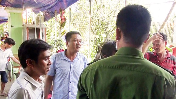 Tạm giữ hình sự người đàn ông 80 tuổi đánh chết vợ rồi dựng hiện trường giả ảnh 1