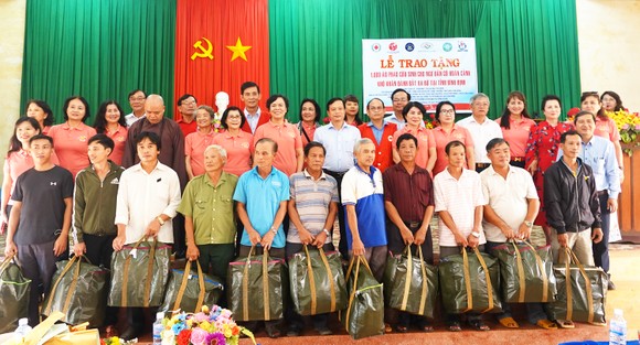 Gần 350 triệu ủng hộ Trung tâm nuôi dạy trẻ khuyết tật Võ Hồng Sơn ảnh 7