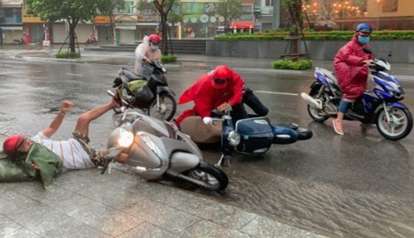Những thiệt hại ban đầu của cơn bão số 12 ảnh 18