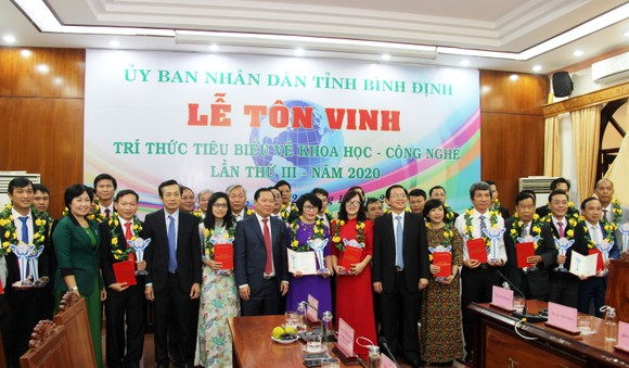 Bình Định tôn vinh 32 "hạt giống đỏ" về khoa học, công nghệ ảnh 5