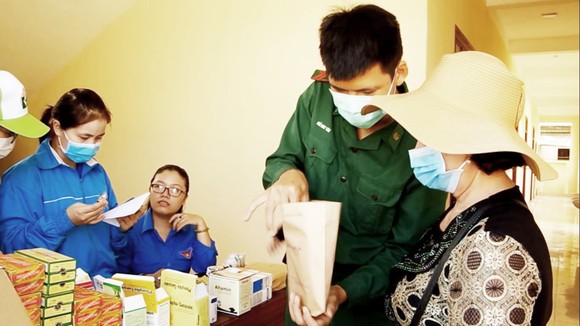 Ra quân làm sạch biển, trồng cây xanh hưởng ứng 'Tháng 3 biên giới' ảnh 3