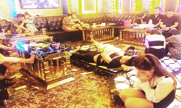 37 người hát hò, phê ma túy trong quán karaoke giữa lúc dịch Covid-19 ảnh 1