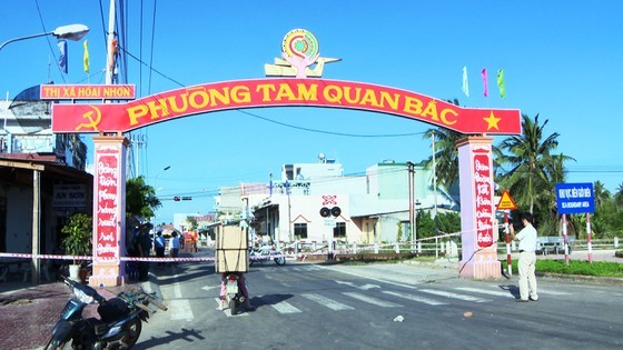 Vùng dịch Tam Quan Bắc giúp đỡ an táng 2 bé gái chết đuối thương tâm ảnh 1