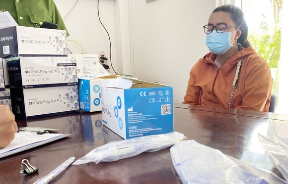 Lợi dụng dịch, rao bán kít test Covid-19 không phép ảnh 2