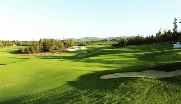 Bình Định: Truy vết F0 'lòi' ra giám đốc sở và phó cục trưởng chơi golf trong lúc toàn tỉnh giãn cách ảnh 1