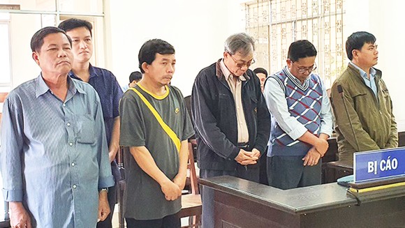 Phú Yên miễn trách nhiệm hình sự 3 cán bộ từng bị khởi tố vì thiếu trách nhiệm ảnh 1