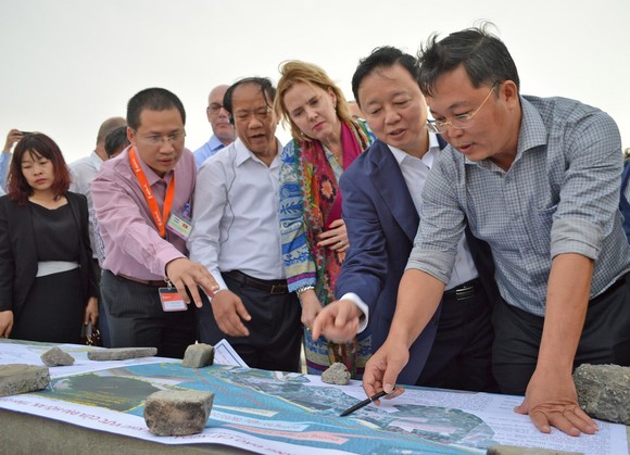 Tìm giải pháp chống sạt lở biển Cửa Đại ảnh 1