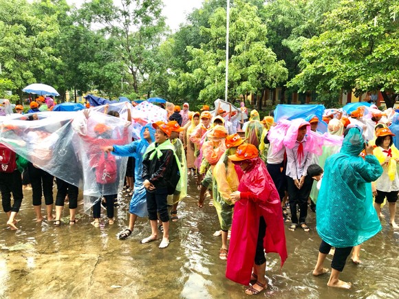 Học sinh Quảng Nam diễn tập ứng phó sóng thần ảnh 1