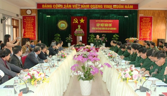 Quân khu 5 phối hợp chặt chẽ với báo chí tuyên truyền hiệu quả trong năm 2021 ảnh 1