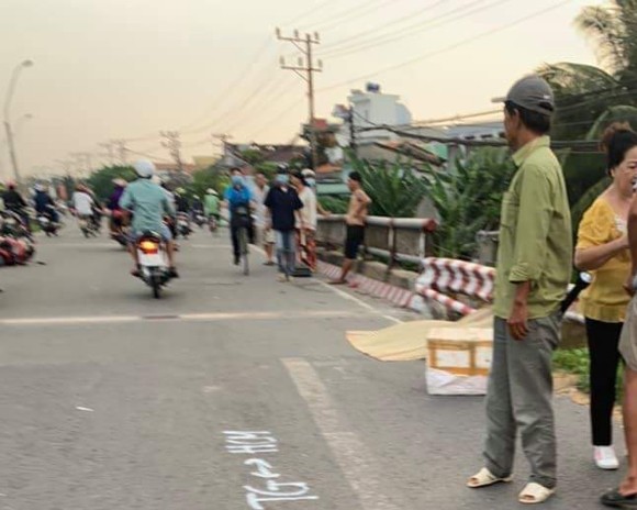 Tông xe vào lan can cầu, 2 thanh niên tử vong tại chỗ ảnh 1