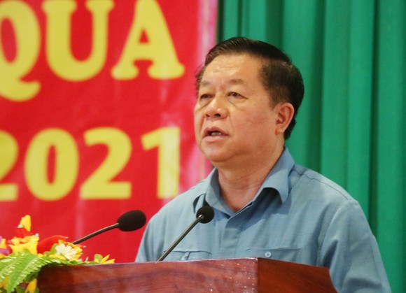 Trưởng Ban Tuyên giáo Trung ương thăm, tặng quà cho người nghèo ở Tiền Giang ảnh 1