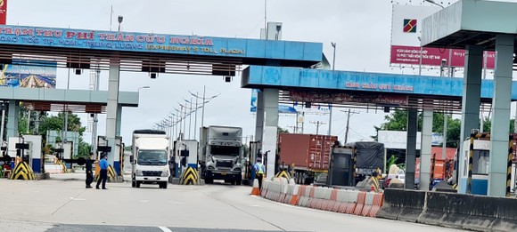 Việc vận chuyển hàng hoá giữa TPHCM và Tiền Giang thuận lợi nhờ áp dụng luồng xanh ảnh 2