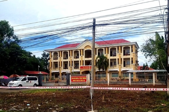 Chủ tịch thị xã Cai Lậy nghi nhiễm Covid-19, cách ly 4 phóng viên ảnh 1