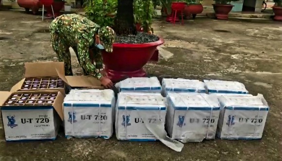 Phát hiện 10 đối tượng từ Campuchia bơi qua sông Cái Cỏ về Việt Nam ảnh 2
