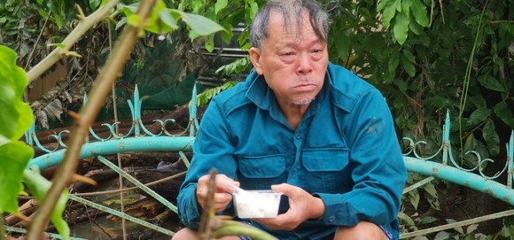 Gặp lại cụ ông bật khóc ở Quảng Bình ảnh 1
