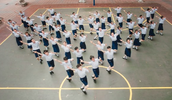 Đức Phúc bùng nổ với MV 'Người ơi người ở đừng về' ảnh 13