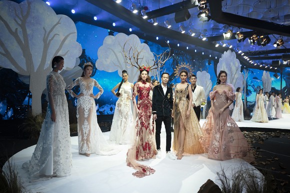 Khánh Vân, Lan Khuê, Lương Thuỳ Linh, Tường San khai mạc Vietnam Runway Fashion Week 2020 ảnh 1