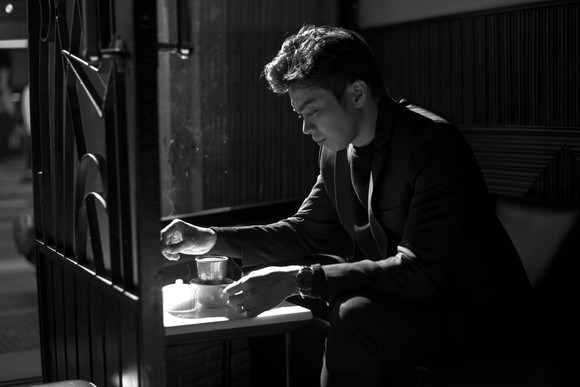 Tung bộ ảnh lịch lãm, Lân Nhã tuyên bố phát hành album vật lý đầu tiên trong sự nghiệp ảnh 8