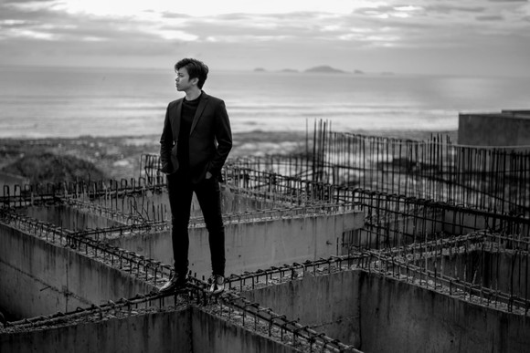 Tung bộ ảnh lịch lãm, Lân Nhã tuyên bố phát hành album vật lý đầu tiên trong sự nghiệp ảnh 4