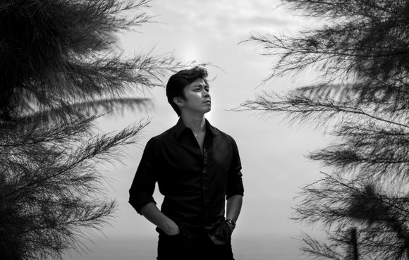 Tung bộ ảnh lịch lãm, Lân Nhã tuyên bố phát hành album vật lý đầu tiên trong sự nghiệp ảnh 2