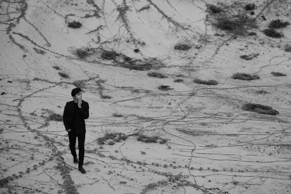 Tung bộ ảnh lịch lãm, Lân Nhã tuyên bố phát hành album vật lý đầu tiên trong sự nghiệp ảnh 3