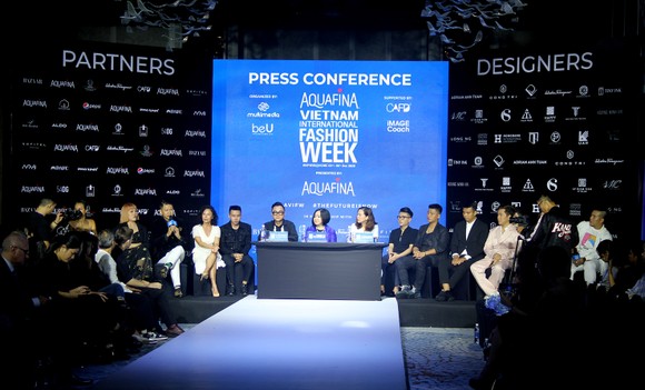 Gần 20 nhà thiết kế - thương hiệu thời trang sẽ tham gia Aquafina Vietnam International Fashion Week 2020 ảnh 1
