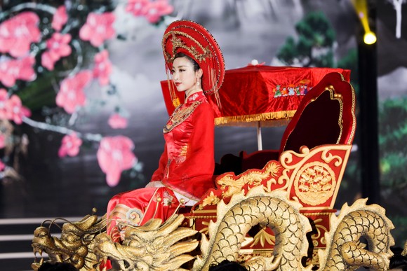 Dàn hoa hậu, á hậu của “Thập kỷ hương sắc” hội tụ ảnh 4