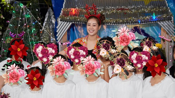 Hoa hậu Khánh Vân đón giáng sinh cùng các em ngôi nhà OBV ảnh 1