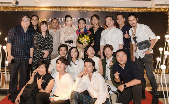 Phương Thanh lần đầu giới thiệu 3 định dạng album băng cối, đĩa than, CD cho sự trở lại ảnh 5