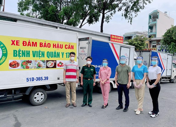 Hoa Hậu Hà Kiều Anh, Đỗ Hà, Lương Thuỳ Linh "tiếp lửa" cùng người dân TPHCM chống dịch ảnh 4
