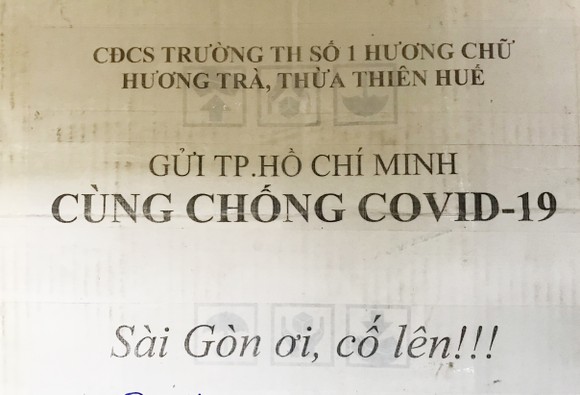 TPHCM tiếp nhận 5 tấn lương thực, thực phẩm từ người dân Huế ảnh 13