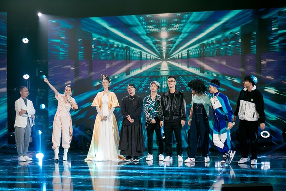 JSol và Khắc Hưng làm mới bản hit Làn Sóng Xanh, Kiều Loan "bứt phá" tại The Heroes ảnh 1