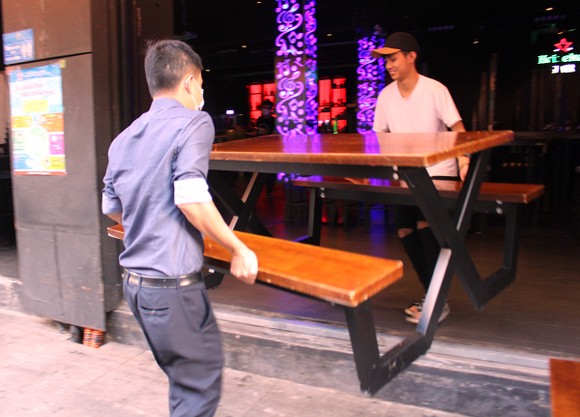 Tạm ngưng hoạt động massage, karaoke, bar, vũ trường... phòng Covid-19 ảnh 5