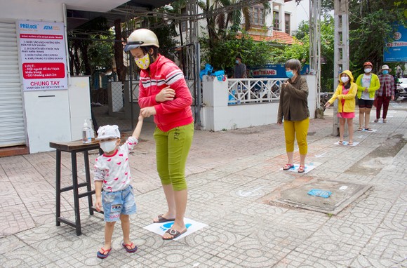 'ATM' khẩu trang miễn phí ảnh 5
