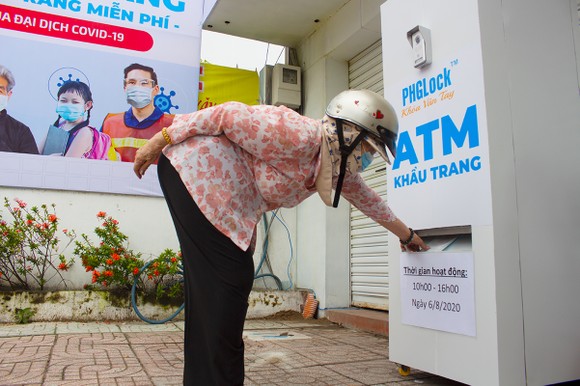 'ATM' khẩu trang miễn phí ảnh 2